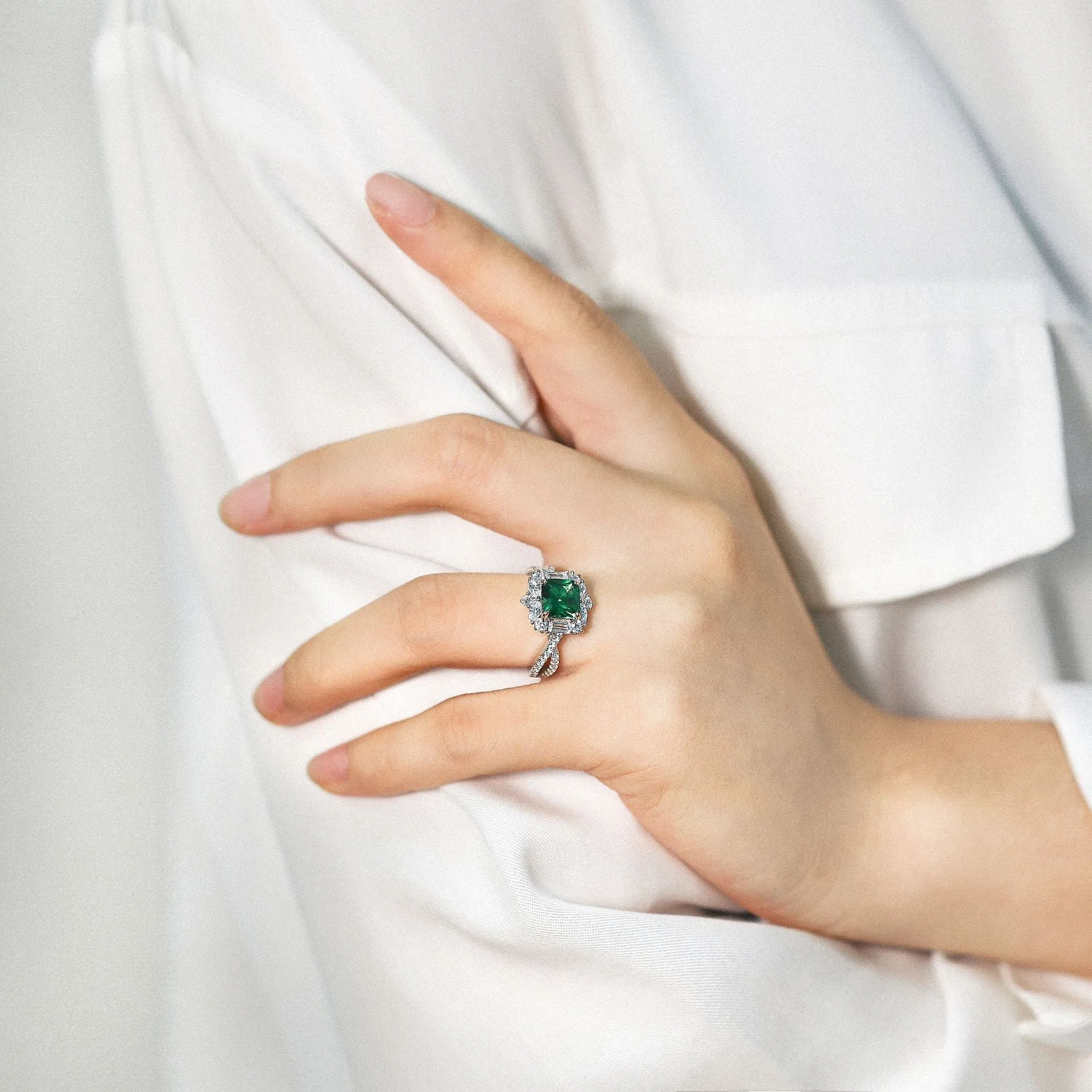 (2.0CT) Asscher Cut Green Zircon Split Shank Silver Ring for Women