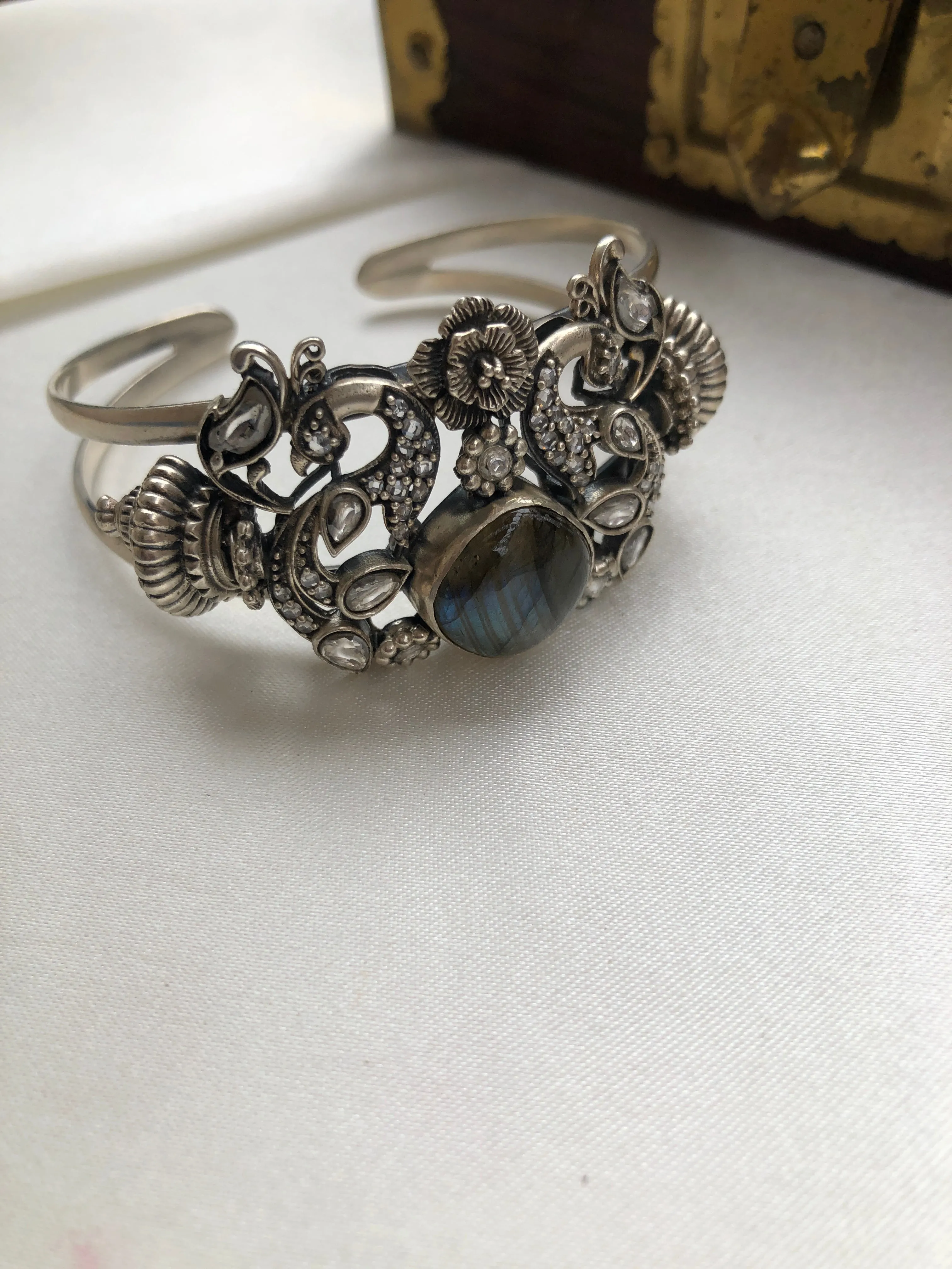 Grey onyx with kundan silver cuff bracelet