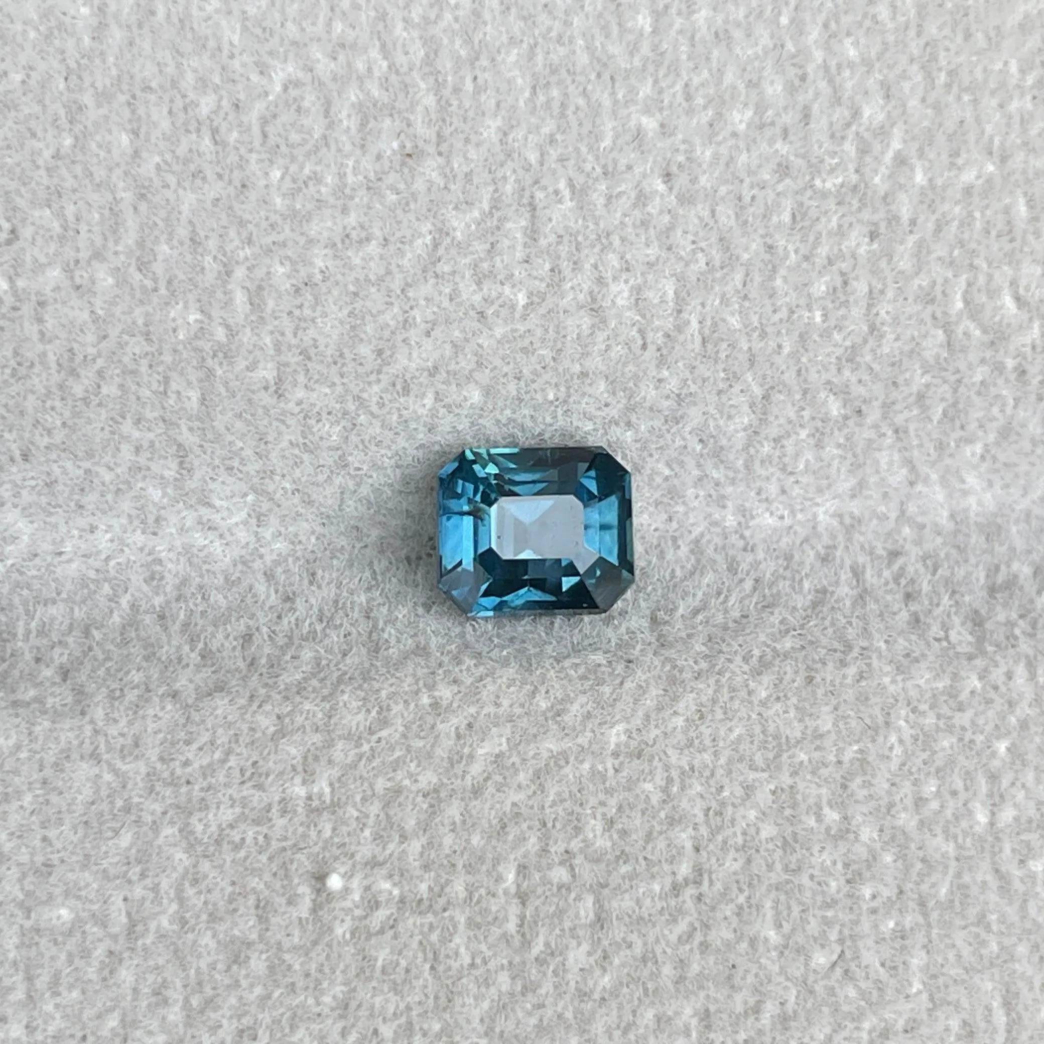 Teal sapphire | natural, bluish green, Emerald cut, VVS, 1.03 ct, Madagascar